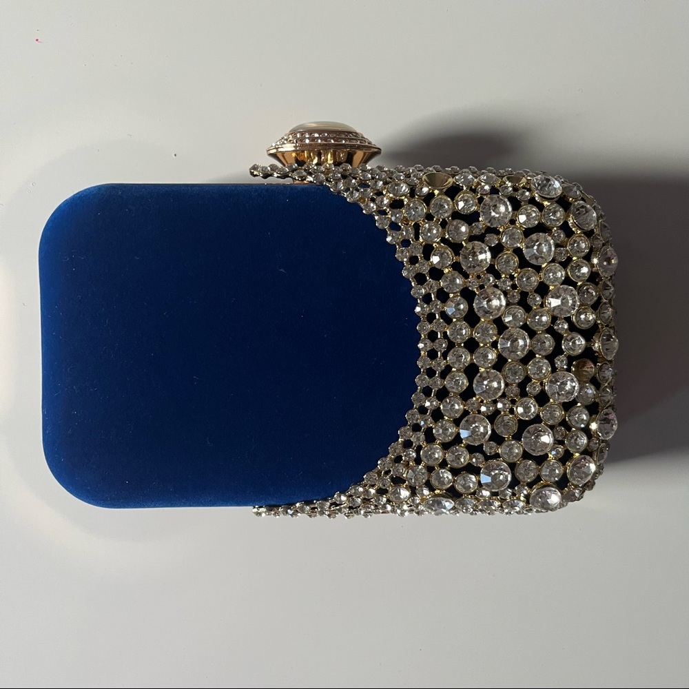 Modern/Fashion Women’s Blue Velvet Clutch with Rhinestone Detail